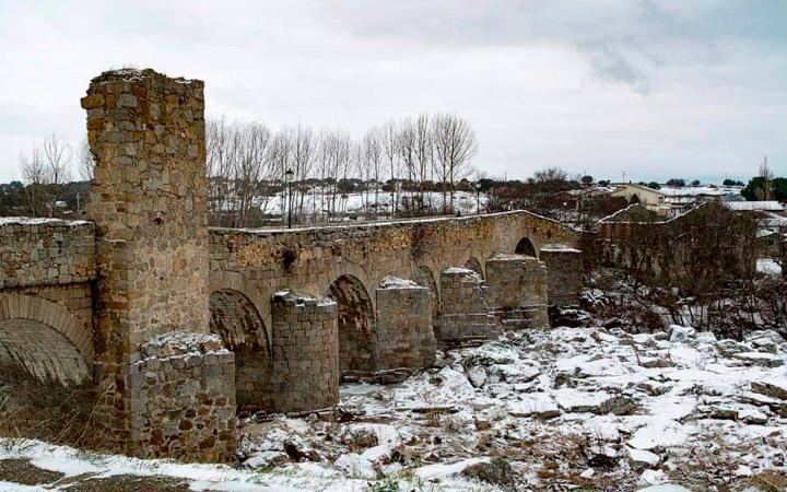 Nieve en el Puente Medieval